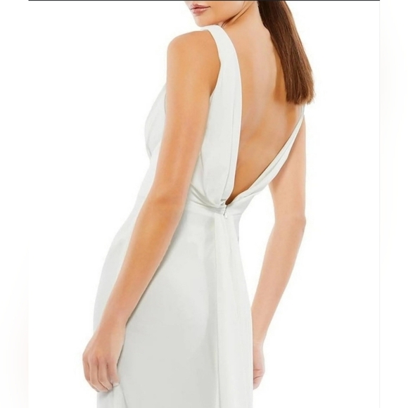 Mac Duggal, Sleeveless V-Neck Jersey‎ Gown, White, Size 2 - NWT - Picture 3 of 11